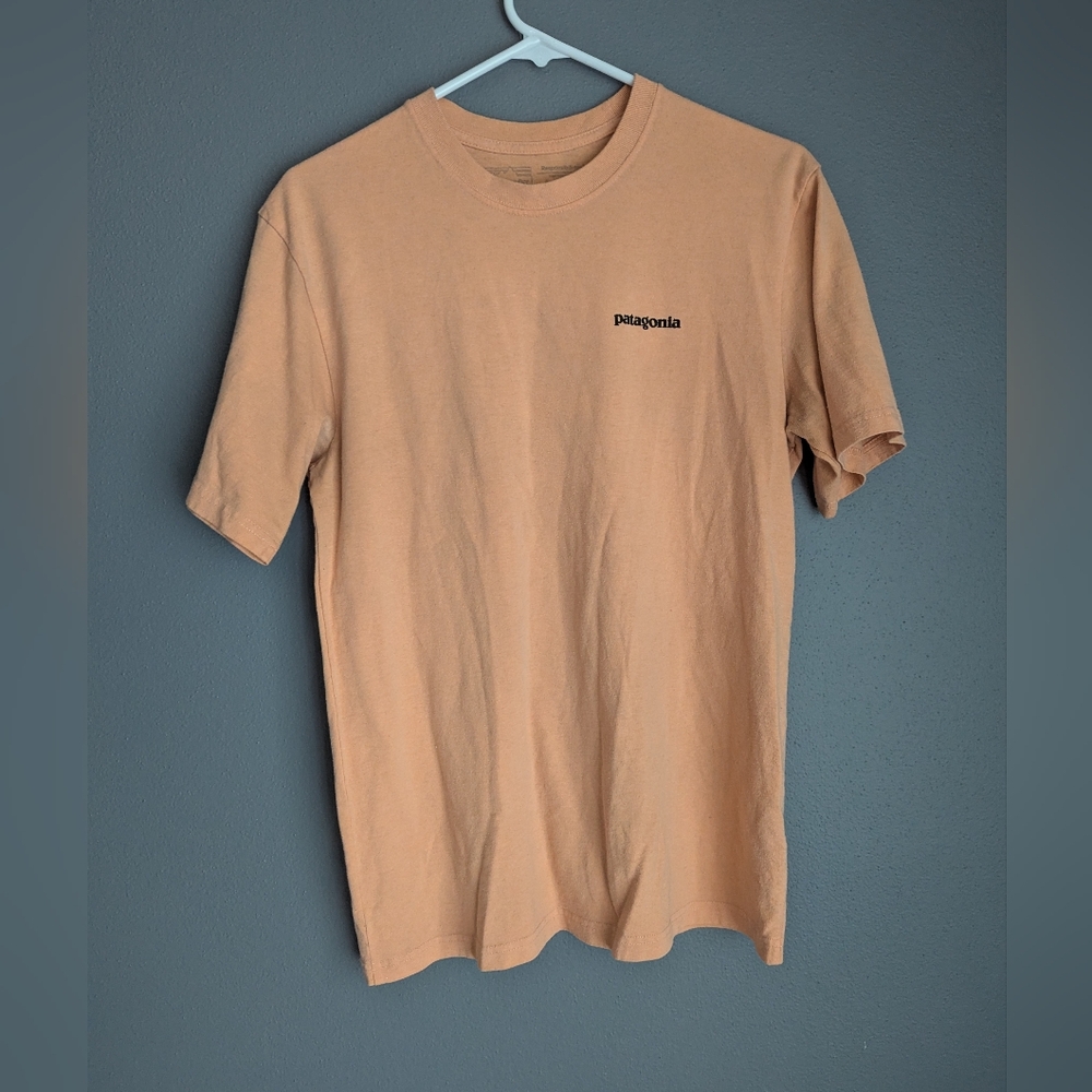 Patagonia orange crew neck t-shirt size small regular fit 19 X 16 X 27